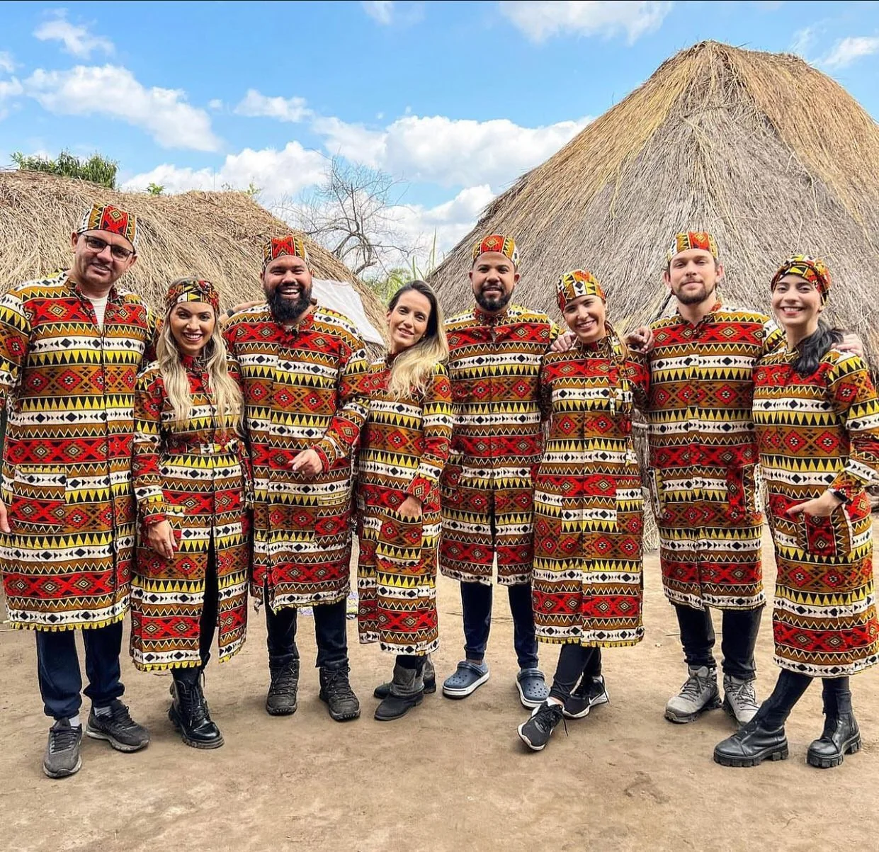 Equipe Odonto Siim em viagem missionária com trajes típicos